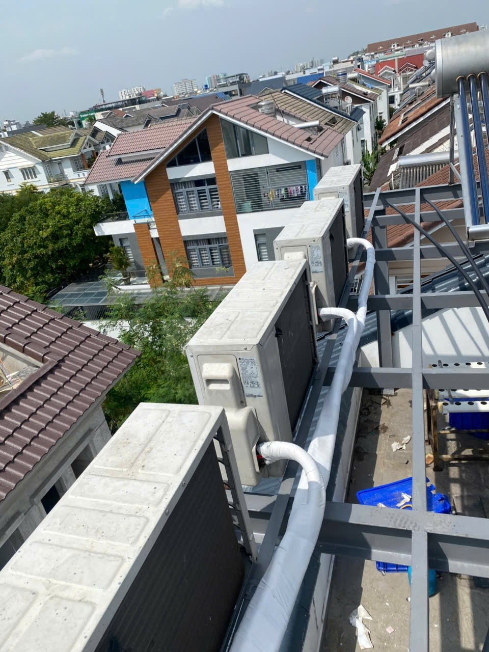 Dịch vụ vệ sinh máy lạnh chuyên nghiệp tại Điện lạnh Minh Khang – nhanh chóng, hiệu quả với đội ngũ kỹ thuật viên giàu kinh nghiệm. Liên hệ ngay Hotline: 0965 752 599 để vệ sinh máy lạnh sạch sẽ, tiết kiệm chi phí điện năng, tăng tuổi thọ thiết bị.